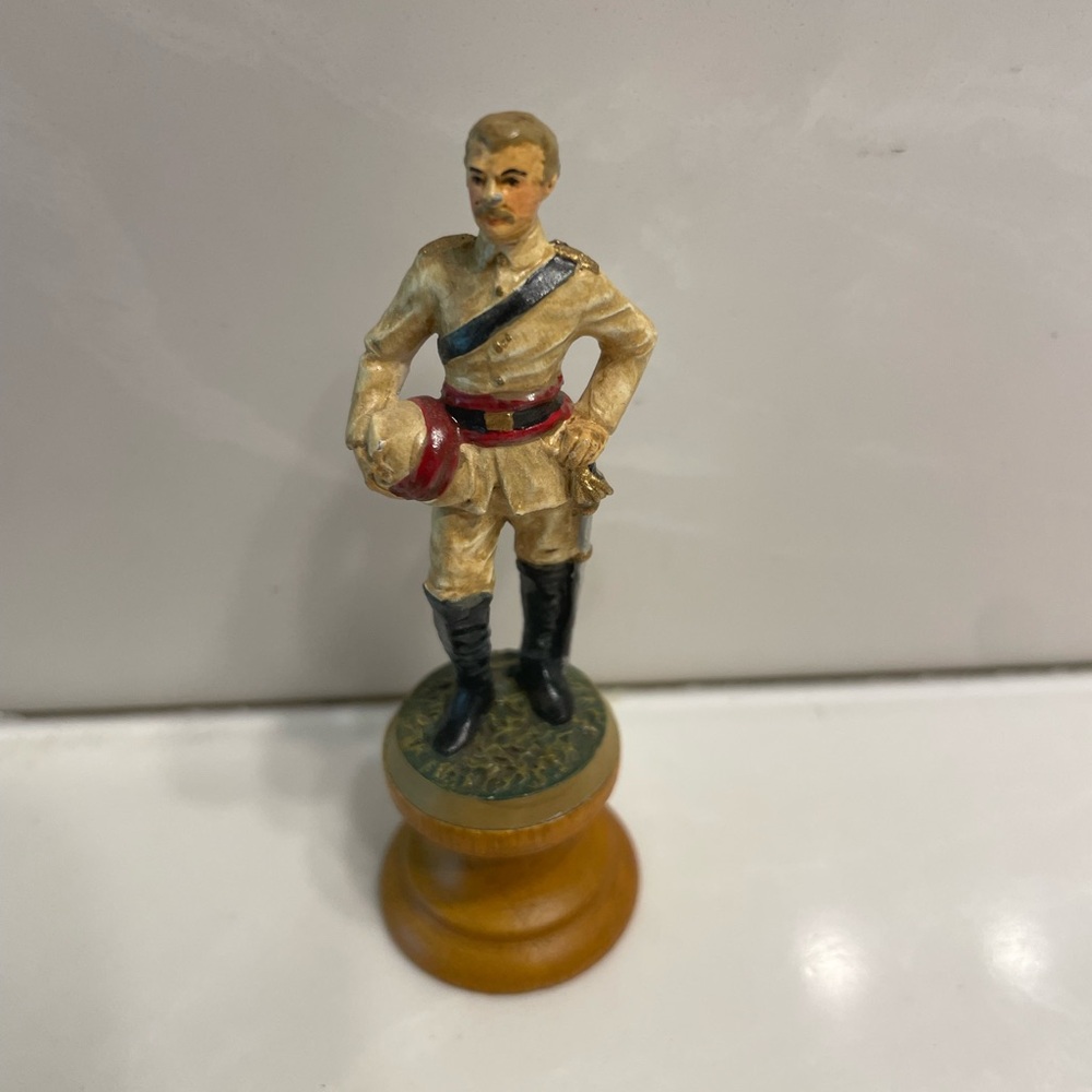 Franklin Mint Bishop Piece - The Queen's Forces Against the Mutineers
